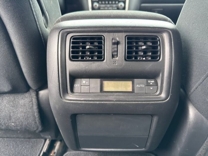 Nissan Pathfinder SV – Image 13