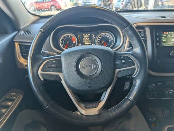 Jeep Cherokee Sport – Image 12