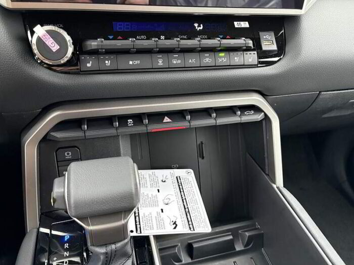 Toyota Tundra Hybrid 4x4 Crewmax Limited Long Bed – Image 18