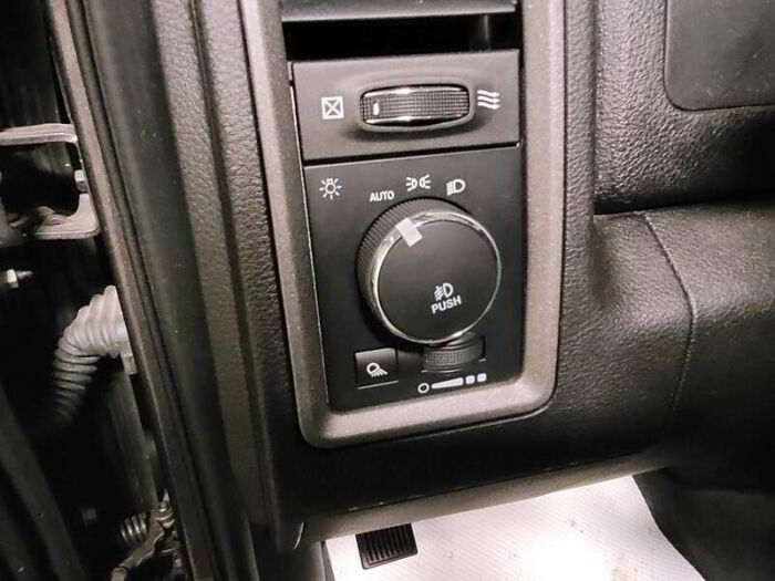 RAM 1500 Classic Express cabine d'équipe 4x4 caisse de 5 pi 7 po – Image 12