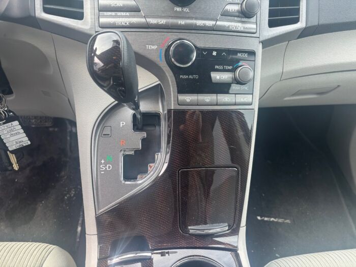 Toyota Venza BASE – Image 13