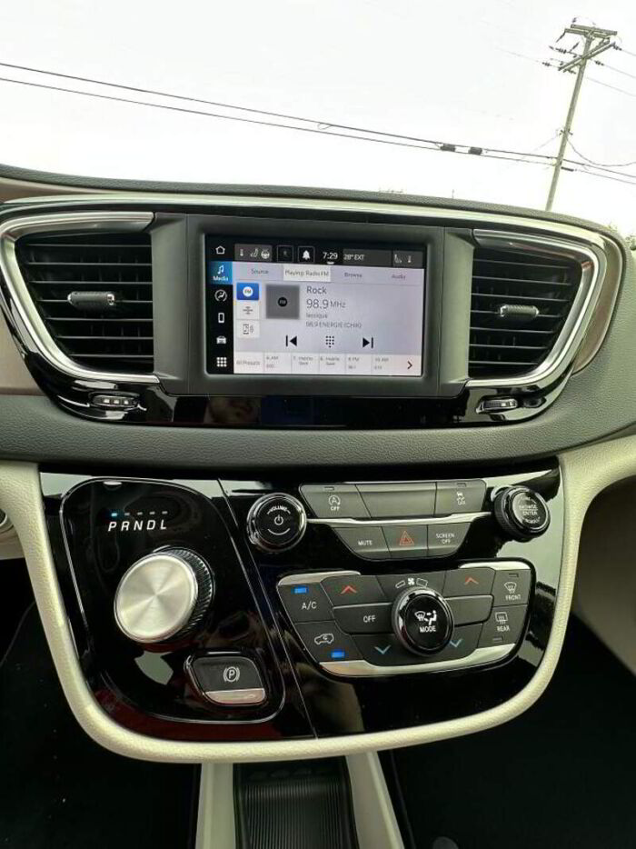 Chrysler Grand Caravan N/A – Image 9