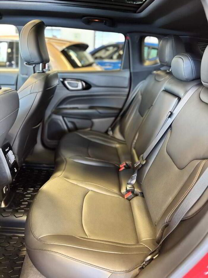 Jeep Compass LIMITED Édition Rouge - Image 12