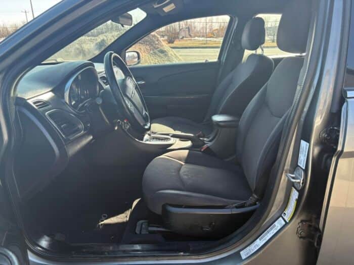 Chrysler 200 Touring - Image 11