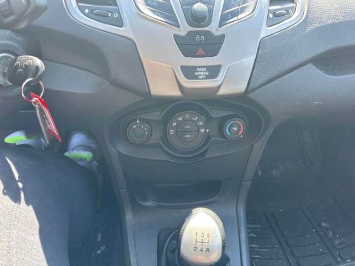 Ford Fiesta SE – Image 12