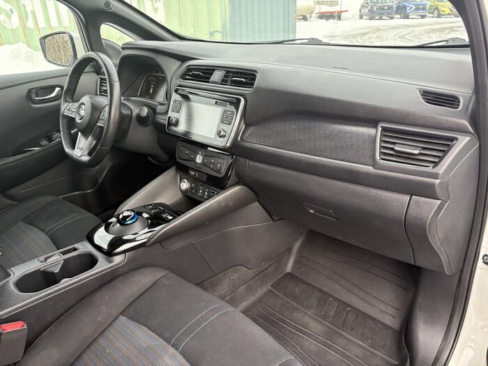 Nissan LEAF SV à hayon/CRIUSE ADAPTATIF/VOLANT CHAUFFANT/BAS M – Image 30
