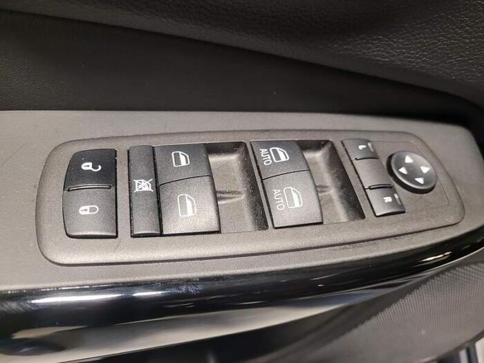 Jeep Cherokee Altitude 4x4 – Image 11