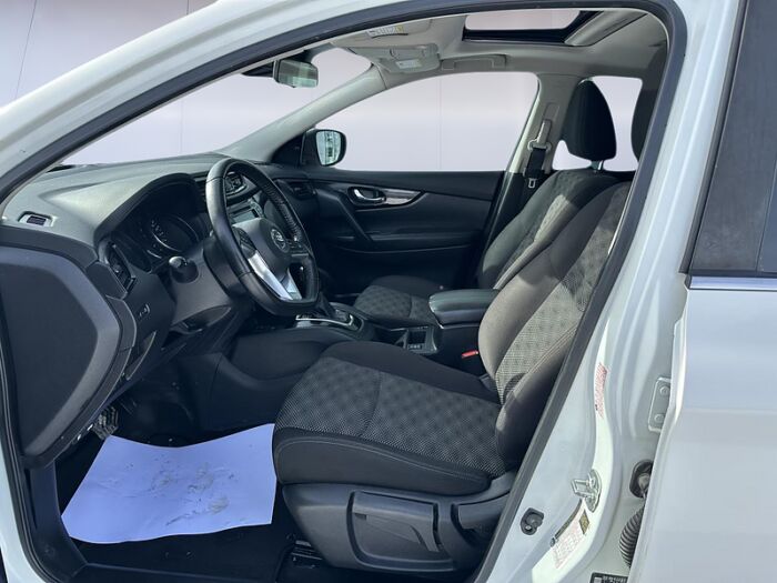 Nissan Qashqai SV TI CVT - Image 11