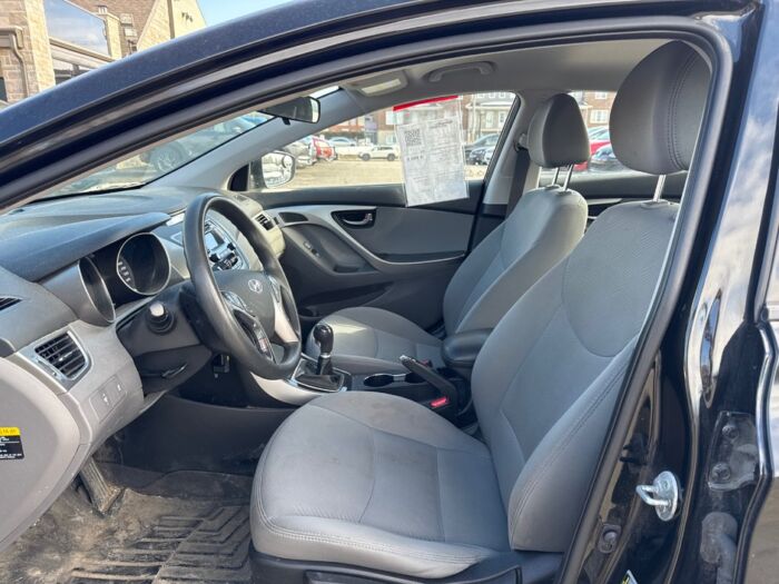 Hyundai Elantra GL – Image 17