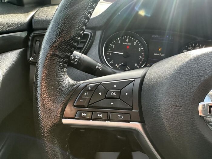 Nissan Qashqai SV TI CVT - Image 17