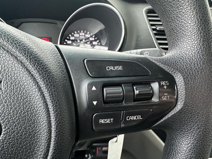 Kia Sedona L TA – Image 16