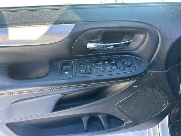 Dodge Grand Caravan SXT – Image 9