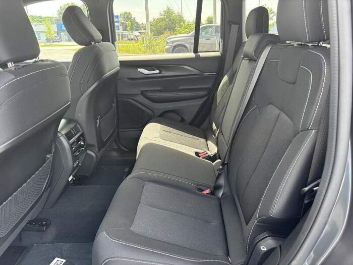 Jeep Grand Cherokee Laredo – Image 15