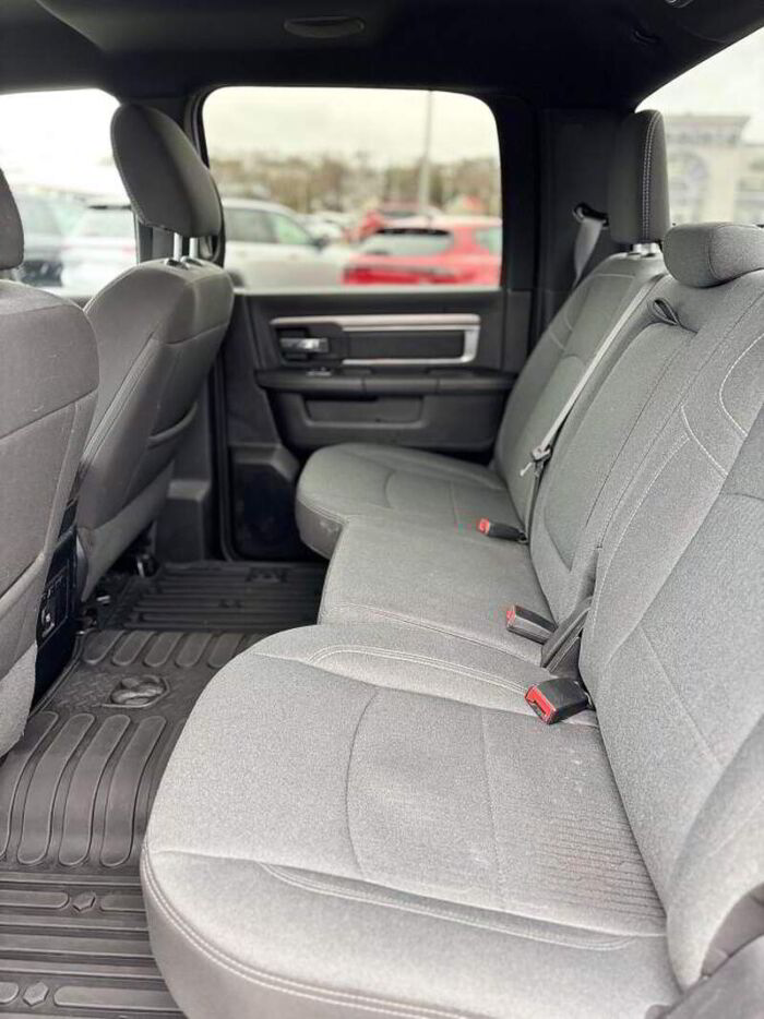 RAM 1500 Classic Warlock cabine d'équipe 4x4 caisse de 5 pi 7 po – Image 18