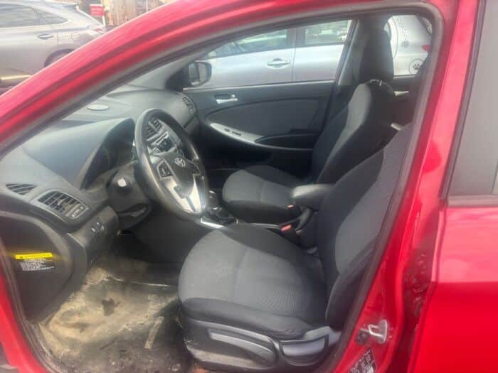 Hyundai Accent GL – Image 10