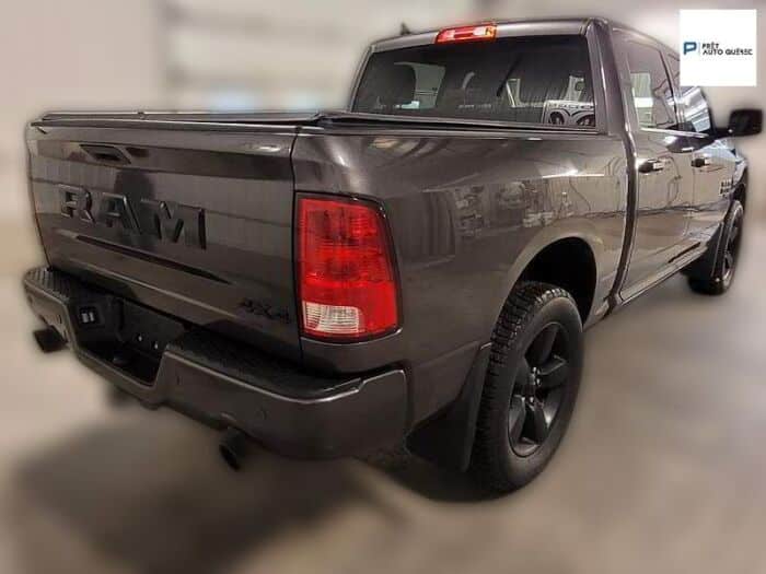 RAM 1500 Classic Express cabine d'équipe 4x4 caisse de 5 pi 7 po – Image 6