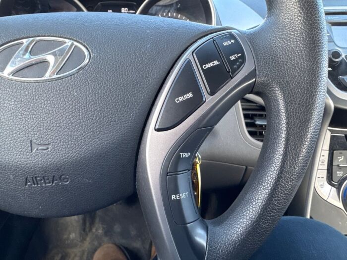 Hyundai Elantra GL – Image 21