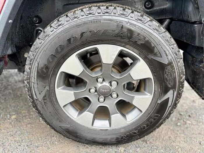Jeep Wrangler Unlimited Sahara 4x4 – Image 11