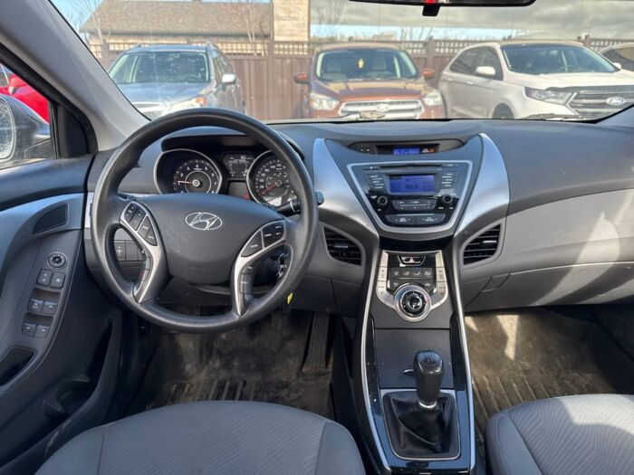 Hyundai Elantra GL – Image 12