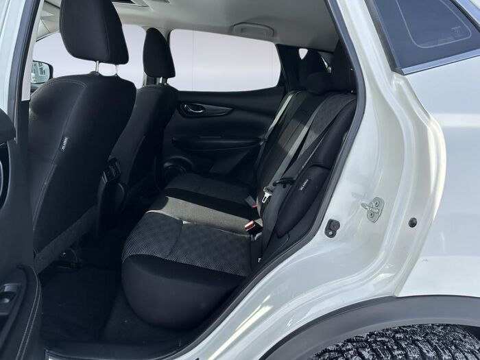 Nissan Qashqai SV TI CVT - Image 14