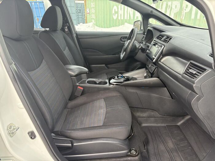 Nissan LEAF SV à hayon/CRIUSE ADAPTATIF/VOLANT CHAUFFANT/BAS M – Image 34