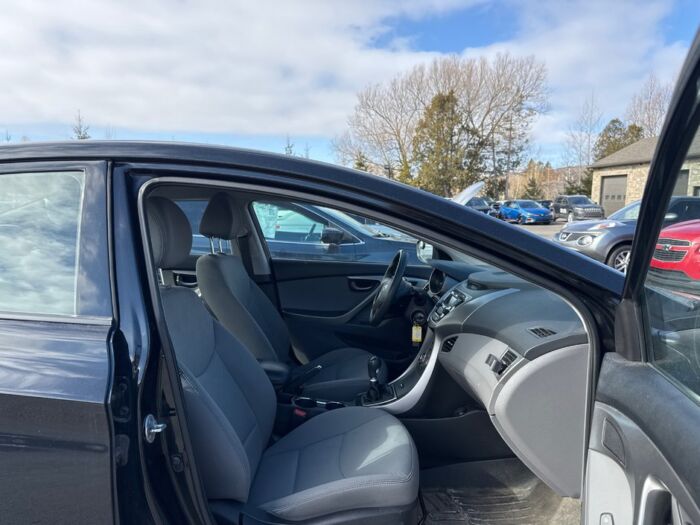 Hyundai Elantra GL – Image 4