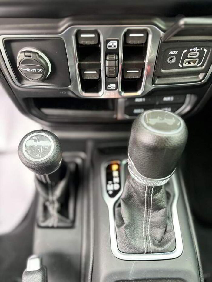 Jeep Wrangler Unlimited Sahara 4x4 – Image 18
