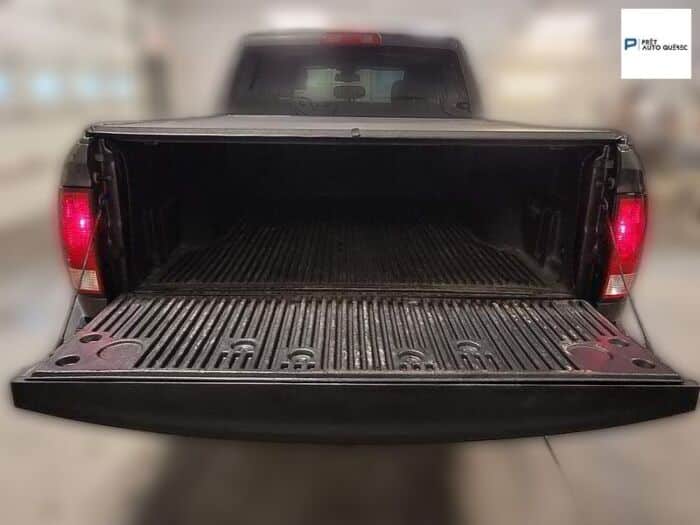 RAM 1500 Classic Express cabine d'équipe 4x4 caisse de 5 pi 7 po – Image 23