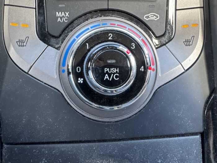 Hyundai Elantra GL – Image 25