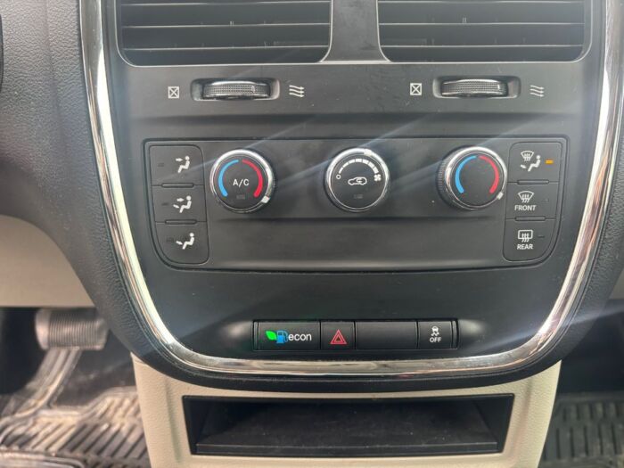 Dodge Grand Caravan SE – Image 13