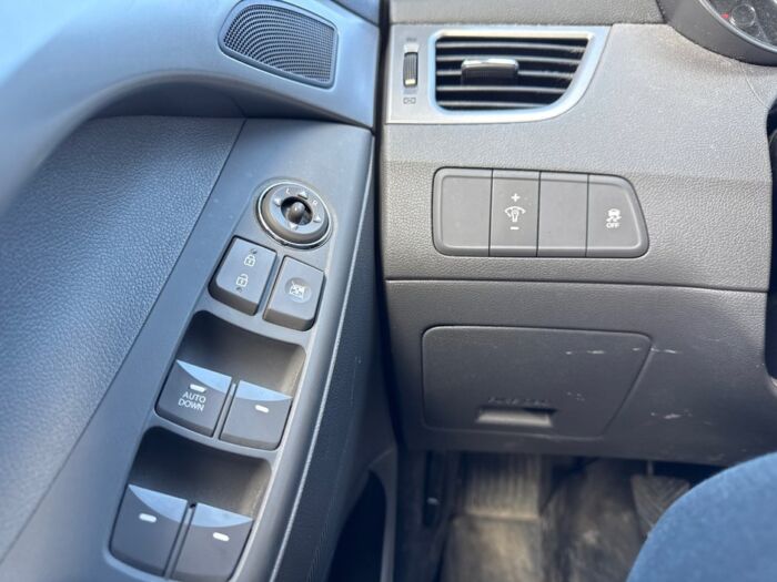 Hyundai Elantra GL – Image 18