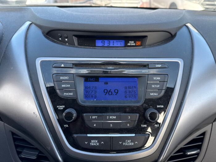 Hyundai Elantra GL – Image 23