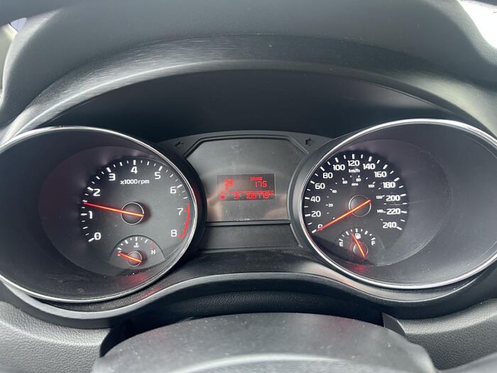Kia Sedona L TA – Image 15