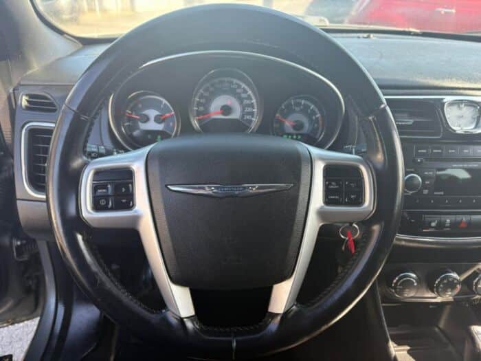 Chrysler 200 Touring - Image 12