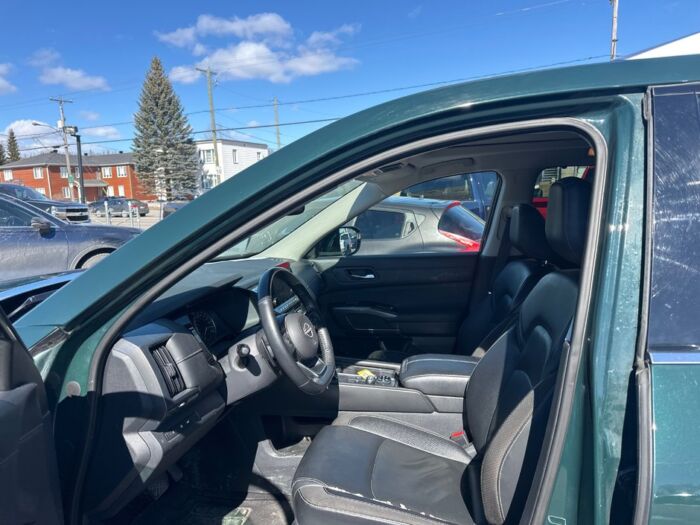 Nissan Pathfinder SL - Image 11