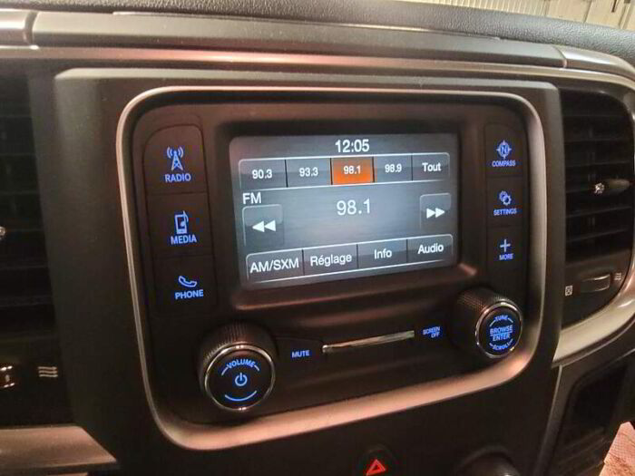 RAM 1500 Classic SLT cabine d'équipe 4x4 caisse de 5 pi 7 po - Image 16
