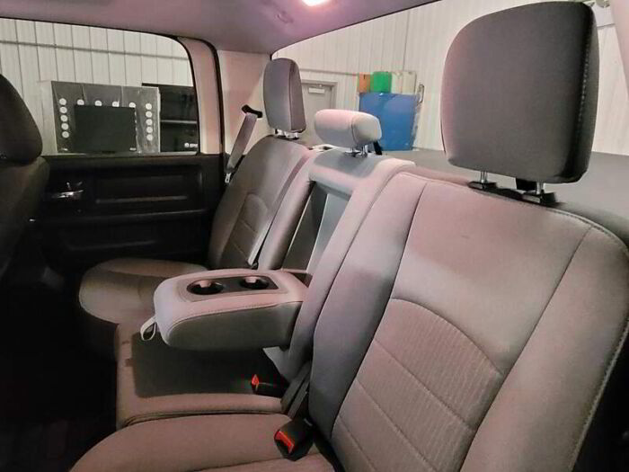 RAM 1500 Classic Express cabine d'équipe 4x4 caisse de 5 pi 7 po – Image 20