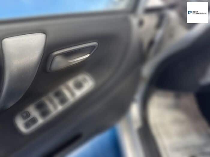 Suzuki Aerio SE – Image 11