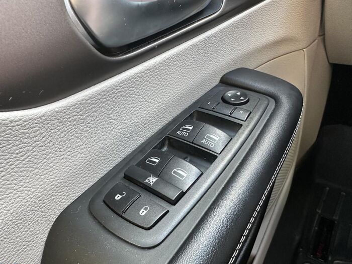 Chrysler Grand Caravan SXT 2RM - Image 19