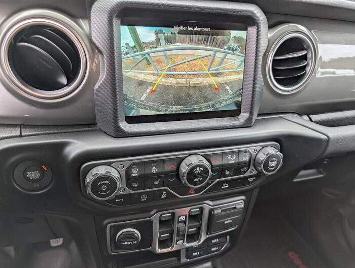Jeep Wrangler 4 portes Sahara 4 portes 4x4 BLUETOOTH CAMÉRA GPS BAS KILO - Image 14