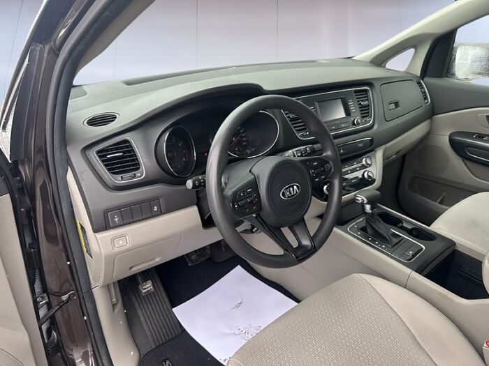Kia Sedona L TA – Image 11