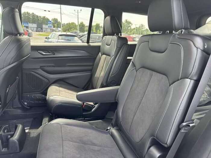 Jeep Grand Cherokee L Altitude - Image 11