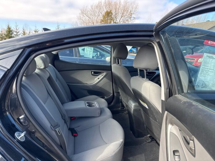 Hyundai Elantra GL – Image 5