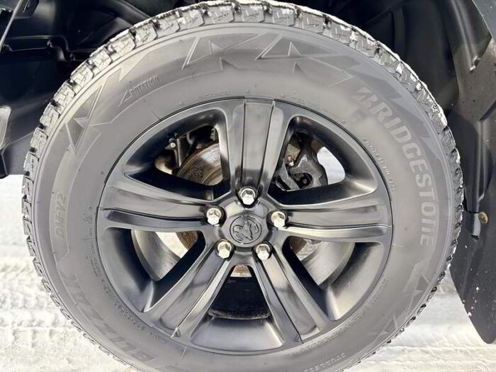 RAM 1500 Classic Warlock cabine d'équipe 4x4 caisse de 5 pi 7 po - Image 9