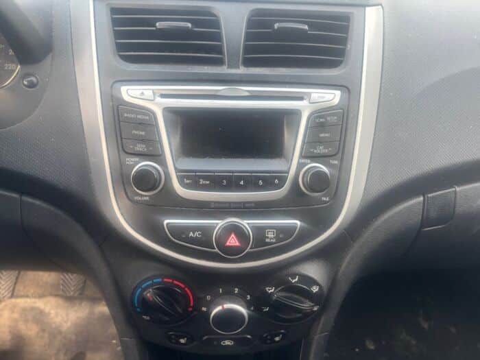 Hyundai Accent GL – Image 12