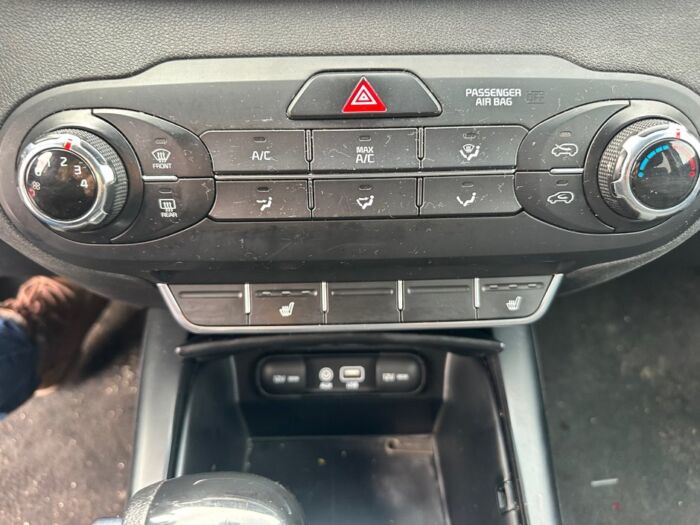 Kia Sorento LX – Image 12