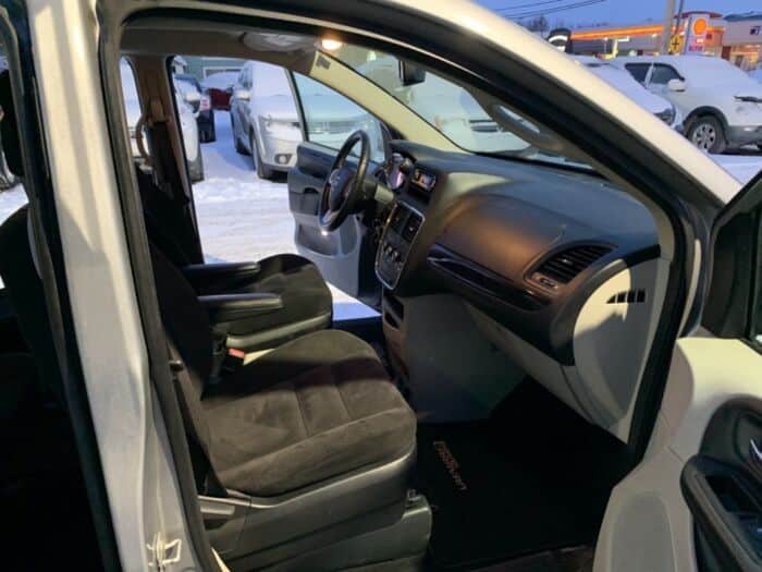 Dodge Grand Caravan SXT – Image 10