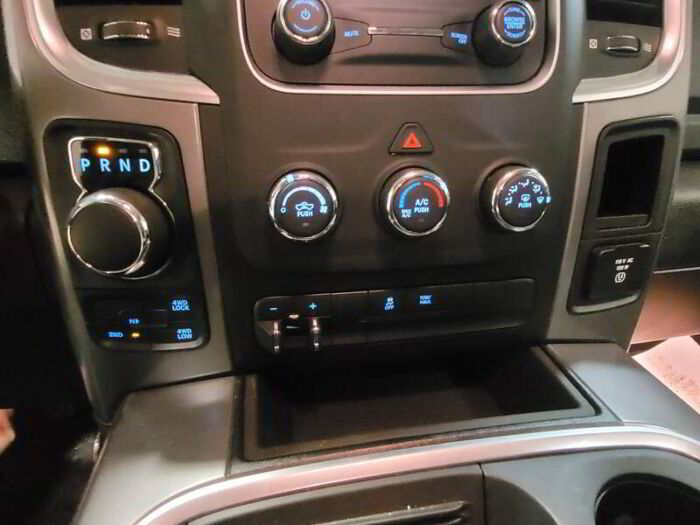 RAM 1500 Classic SLT cabine d'équipe 4x4 caisse de 5 pi 7 po - Image 18
