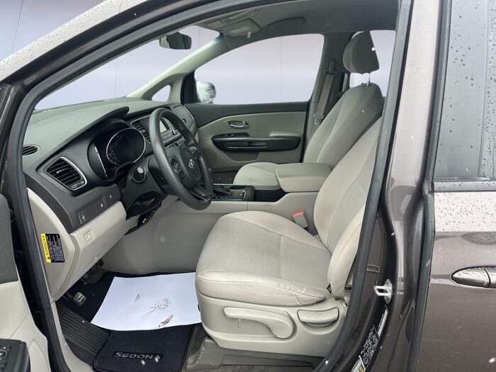 Kia Sedona L TA – Image 10
