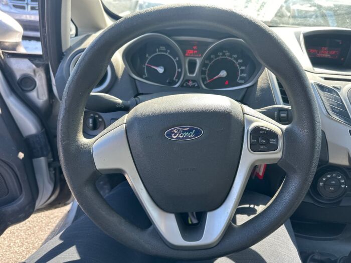 Ford Fiesta SE – Image 11